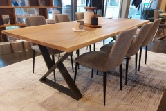 TABLE  Une Chaise sur le Toit