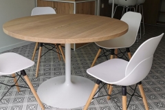 TABLE RONDE  Une Chaise sur le Toit