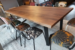 TABLE  Une Chaise sur le Toit